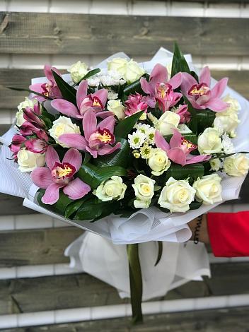Букет цветов из: Розы и Хризантемы в Советском Республики Марий Эл