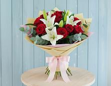 Букет цветов из:  Лилии и Розы в Советском Республики Марий Эл