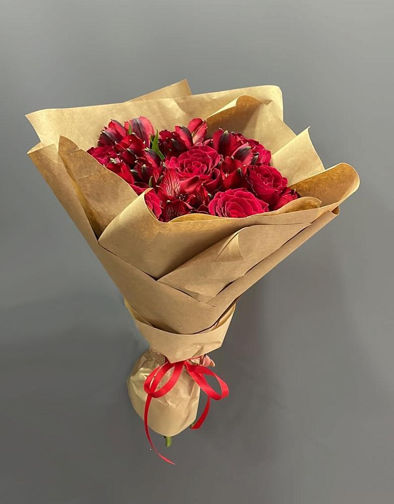 Букет цветов из: Альстромерии и Розы в Советском Республики Марий Эл