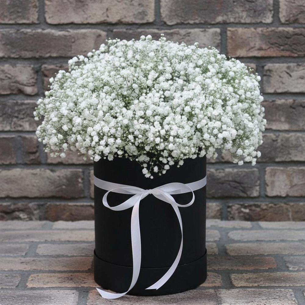 Цветочная композиция из Гипсофила в шляпной коробке в Советском Республики Марий Эл