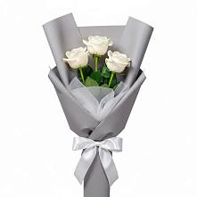 Букет 3 белые розы в Советском Республики Марий Эл
