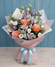 Букет цветов из:  Лизиантусы, Розы, Альстромерии и Гипсофила в Советском Республики Марий Эл