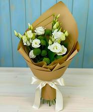 Букет цветов из:  Хризантемы и Лизиантусы в Советском Республики Марий Эл