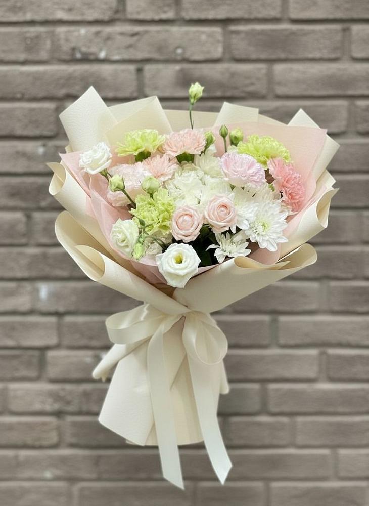 Букет цветов из: Гвоздики, Розы, Лизиантусы и Хризантемы в Советском Республики Марий Эл