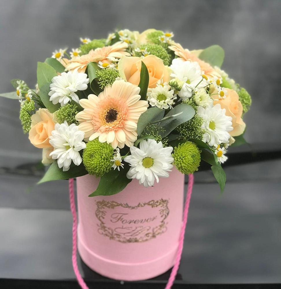 Цветочная композиция из Розы, Герберы и Хризантемы в шляпной коробке в Советском Республики Марий Эл