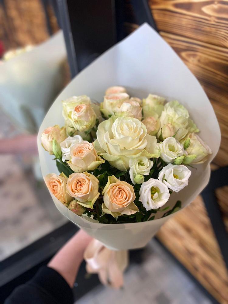 Букет цветов из: Розы и Лизиантусы в Советском Республики Марий Эл